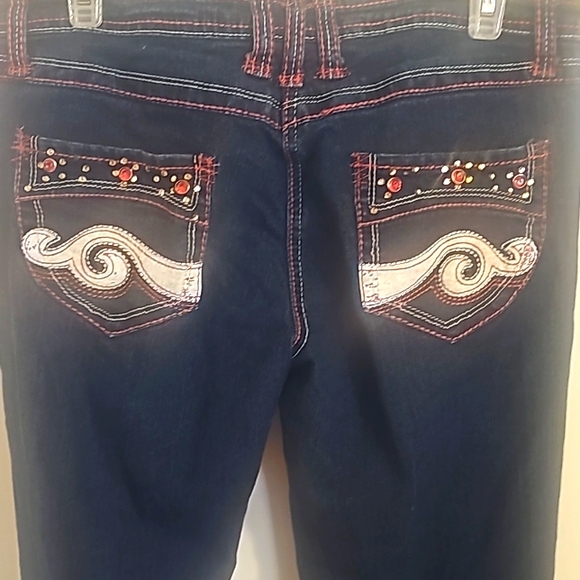 Gold Flara Blue Jeans, Sz 10 (W34"/L39"), Red/Gold Rhinestones Pocket Designs - Picture 4 of 12